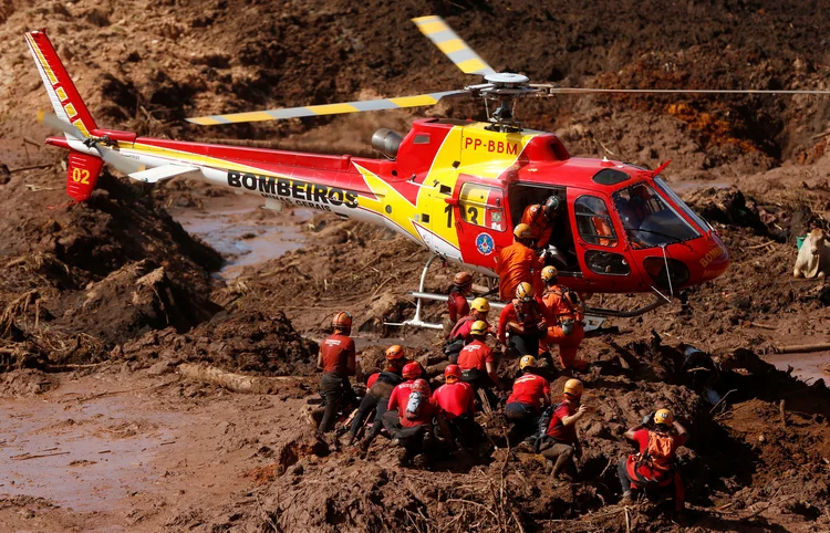 Equipe de resgate em Brumadinho (MG) (Adriano Machado/Reuters)