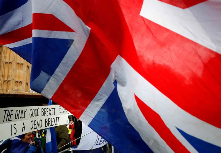 Protestos: manifestantes anti-Brexit do lado de fora do Palácio de Westminster. (Eddie Keogh/Reuters)