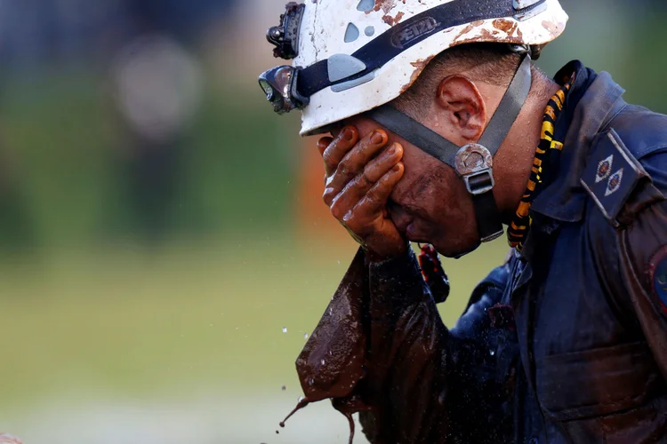 Bombeiro em Brumadinho: 121 pessoas morreram e 226 estão desaparecidas após o acidente (Adriano Machado/Reuters)