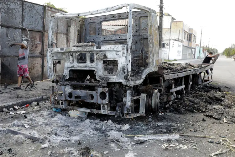 Violência no Ceará: carros, ônibus e prédios são queimados (Paulo Whitaker/Reuters)