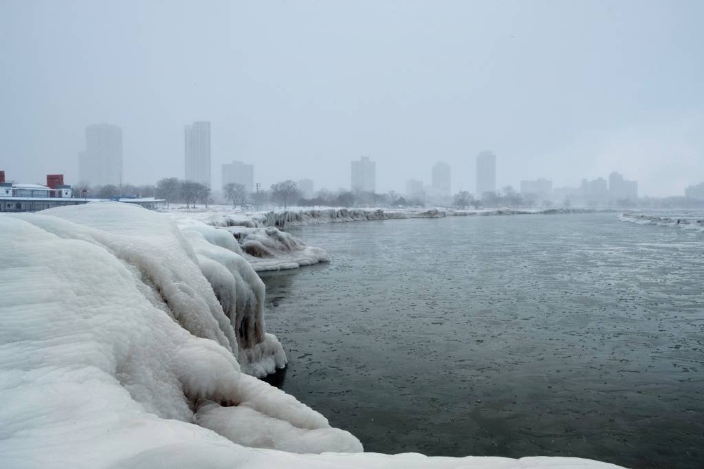 Vórtice polar: as fotos do frio extremo que congela os Estados