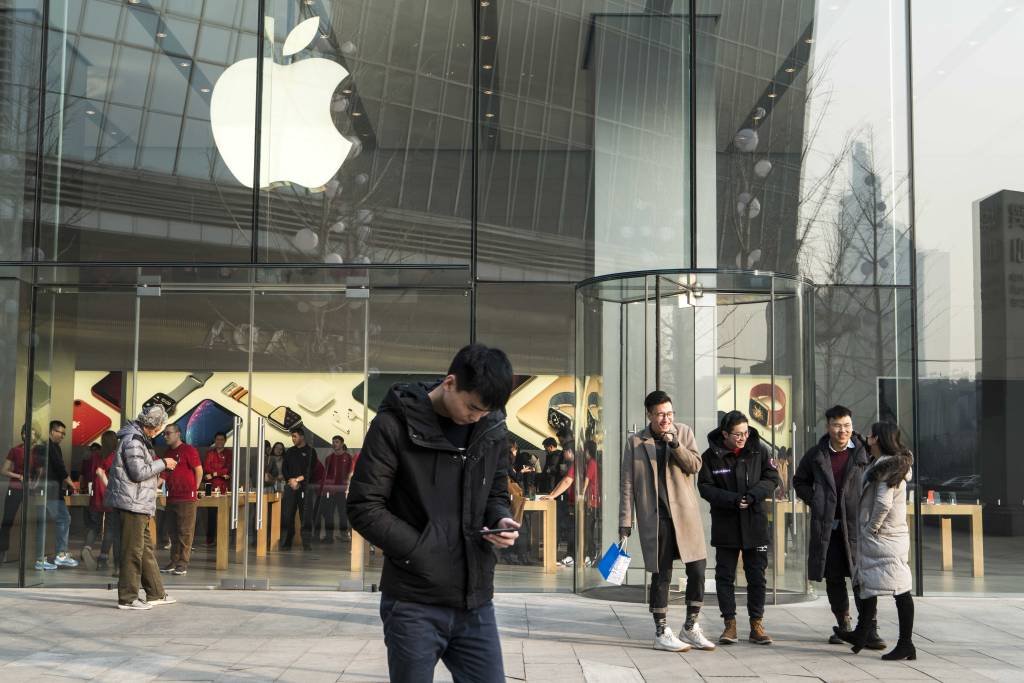 Apple dá desconto raro em iPhone 15 de olho na demanda