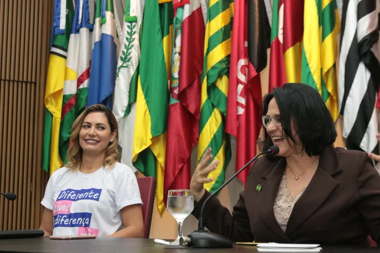 Em fevereiro, ex-primeira-dama e senadora participarão de quatro palestras nos Estados Unidos na semana em que ocorre o carnaval no Brasil (Twitter/Reprodução)