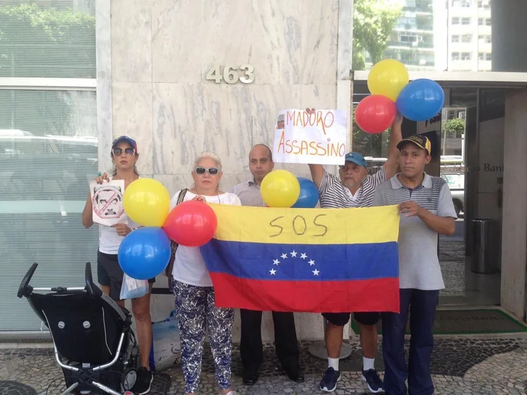 Posse de Maduro: em manifestações no Brasil, venezuelanos pedem apoio a Bolsonaro (Twitter/Reprodução)