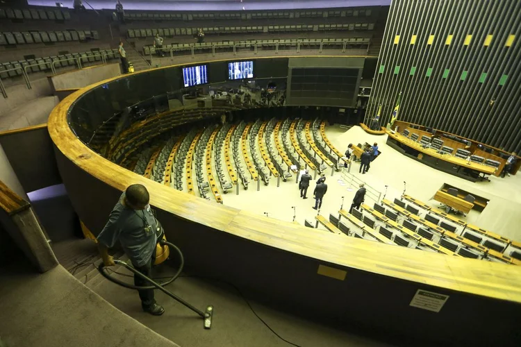 Parlamentares estariam acuados pelos eleitores, críticos à reforma, ao mesmo tempo em que o governo não oferece compensação (Marcelo Camargo/Agência Brasil)