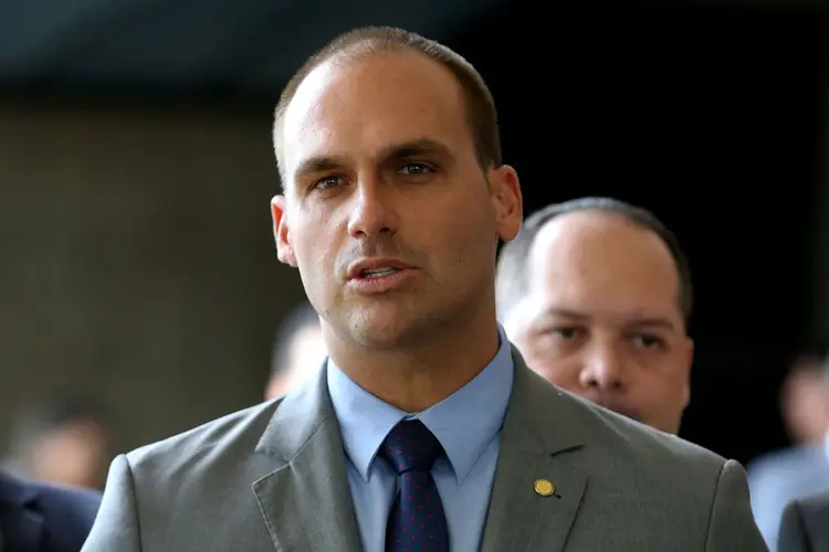 Encheu a boca na tentativa de esculhambar com o deputado federal, agora quer cargo do presidente. Um forte abraço", escreveu Eduardo Bolsonaro (Wilson Dias/Agência Brasil)