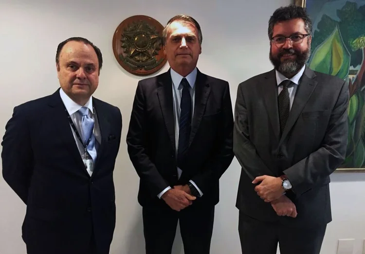 Vilalva-Bolsonaro-Araújo: presidente da Apex é o segundo demitido do cargo na nova gestão (Jair Bolsonaro/Redes Sociais/Divulgação)