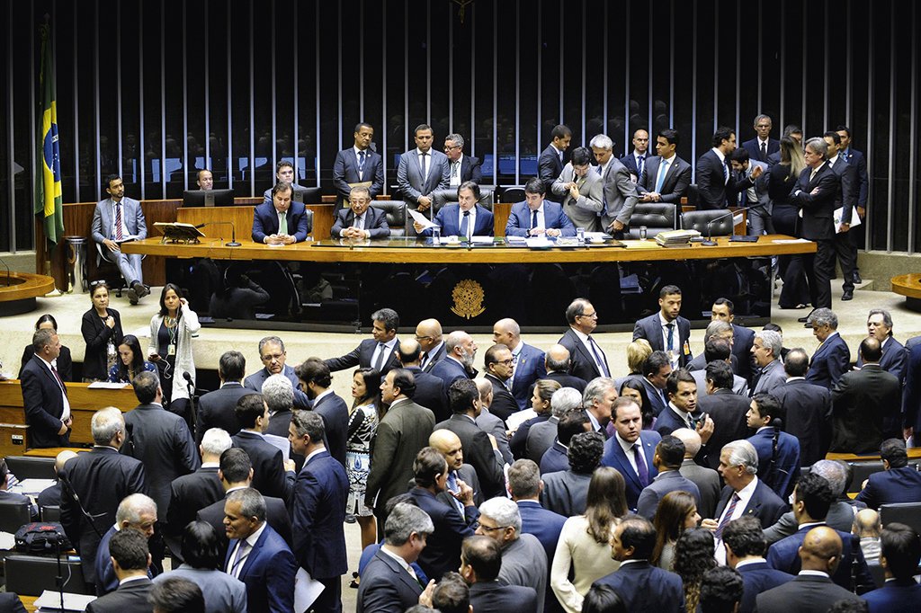 A cinco dias da posse do Congresso, Bolsonaro passa por cirurgia