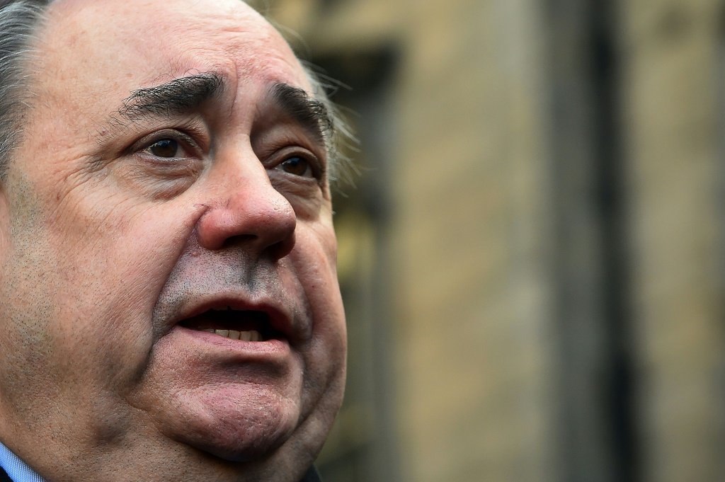 Ex-ministro principal da Escócia é detido por assédio sexual