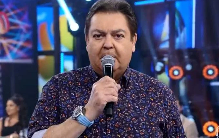 Fausto Silva: apresentador causou polêmica nas redes sociais na noite deste domingo, dia 6, enquanto apresentava seu programa (Twitter/Reprodução)