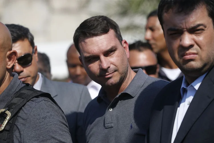 Flávio Bolsonaro: Receita Federal vai investigar os envolvidos na Operação Os Intocáveis, que mira a atuação de milícias no estado do RJ (Fernando Frazão/Agência Brasil)