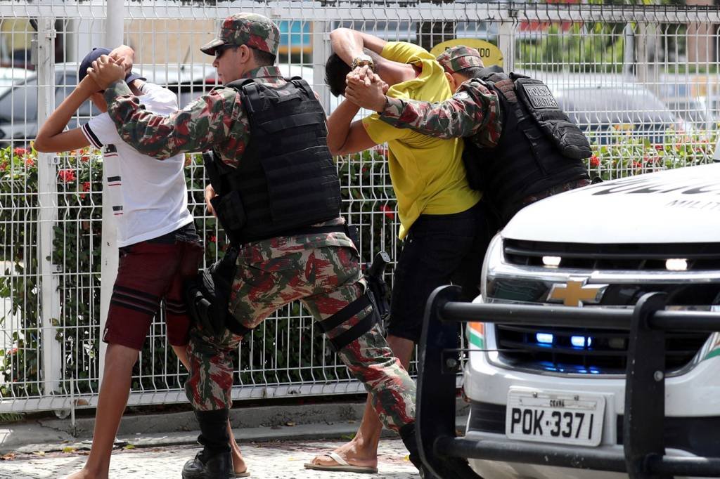 Bolsonaro defende classificar onda de violência no Ceará como terrorismo