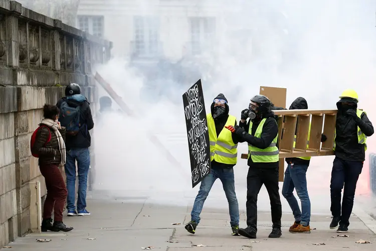 Coletes amarelos protestam pelo 9º fim de semana na França (Stephane Mahe/Reuters)