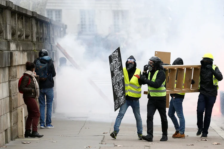 Coletes amarelos protestam pelo 9º fim de semana na França (Stephane Mahe/Reuters)