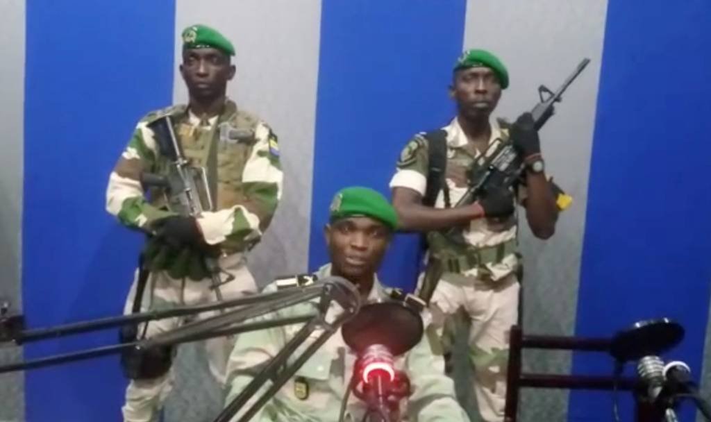 Militares que tentaram golpe de Estado no Gabão são detidos