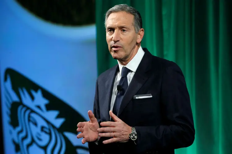 Howard Schultz, ex-CEO da rede de cafeterias Starbucks: executivo estuda se candidatar à Presidência dos EUA como indepentente (Andrew Kelly/File Photo/Reuters)