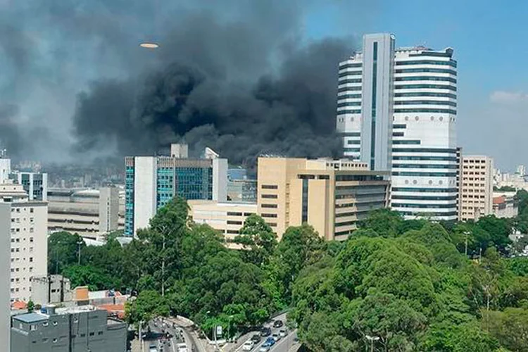 Incor: incêndio atingiu área externa ao hospital (Twitter/Reprodução)