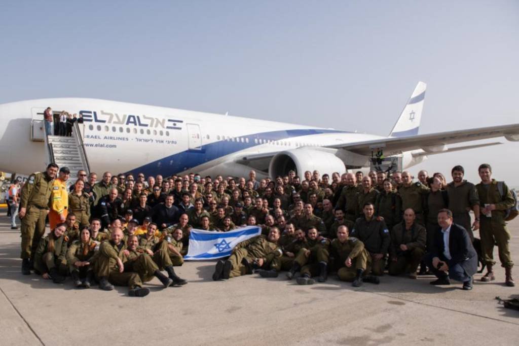 Israel posta imagens dos militares que ajudarão em Brumadinho