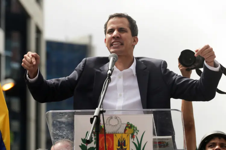 Juan Guaidó: o autoproclamado presidente interino da Venezuela convoca manifestações para hoje (Boris Vergara/Getty Images)