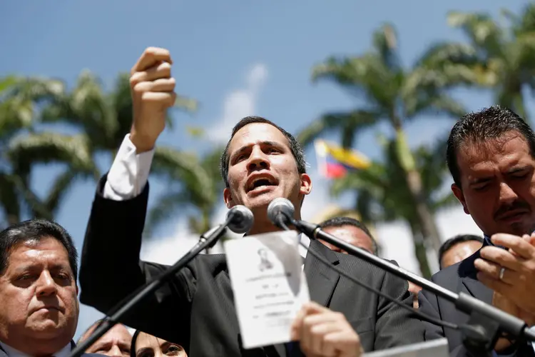 "A ditadura está derrotada, só lhes resta a perseguição", disse Guaidó em um evento com simpatizantes realizado em Caracas. (Manaure Quintero/Reuters)