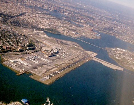 Aterrissagens são retomadas em aeroporto de Nova York após 40 minutos