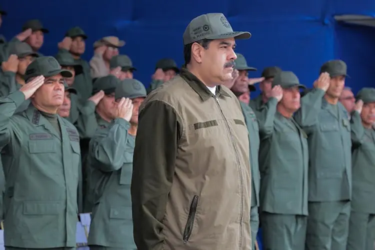 Venezuela: Nicolas Maduro participa da cerimônia de encerramento do ano com membros das Forças Armadas Nacionais Bolivarianas. (Miraflores Palace/Reuters)