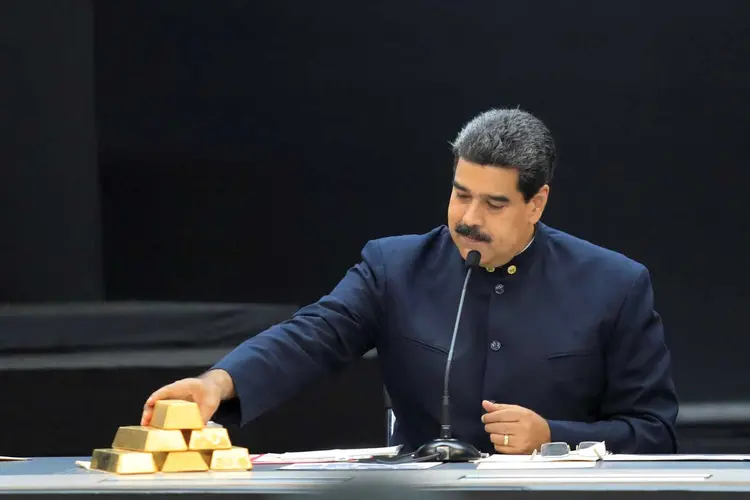 Ouro e Maduro: reservas estão em queda vertiginosa (Marco Bello/Reuters)