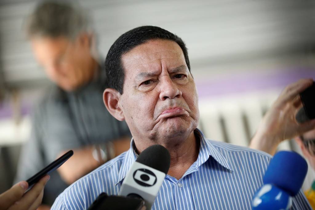 "É muito ruim ter um ex-presidente preso", diz Mourão sobre Temer