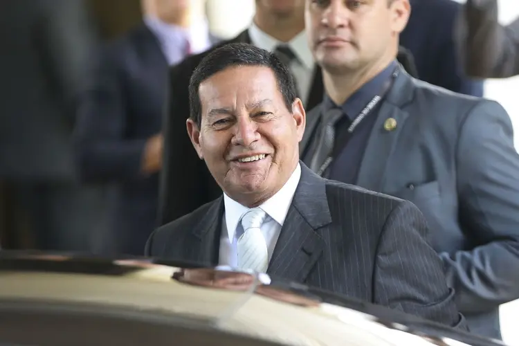 Mourão: " Como é que falou o embaixador alemão? Aguardem os atos, né?" (Marcelo Camargo/Agência Brasil)