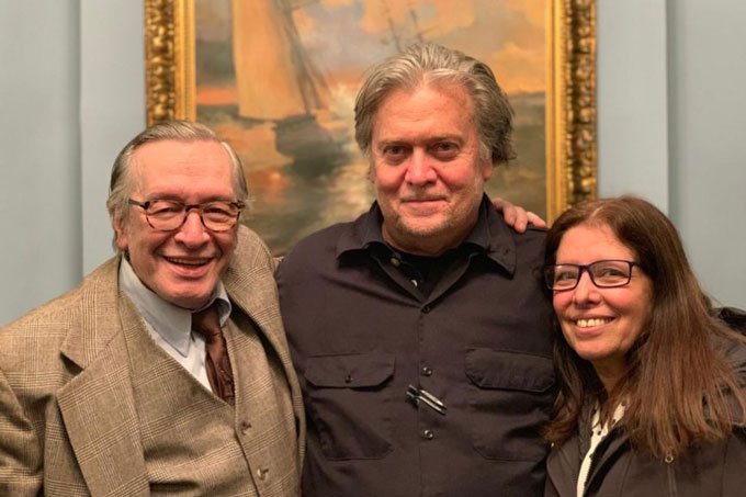 Ex-estrategista de Trump, Steve Bannon se reúne com Olavo de Carvalho