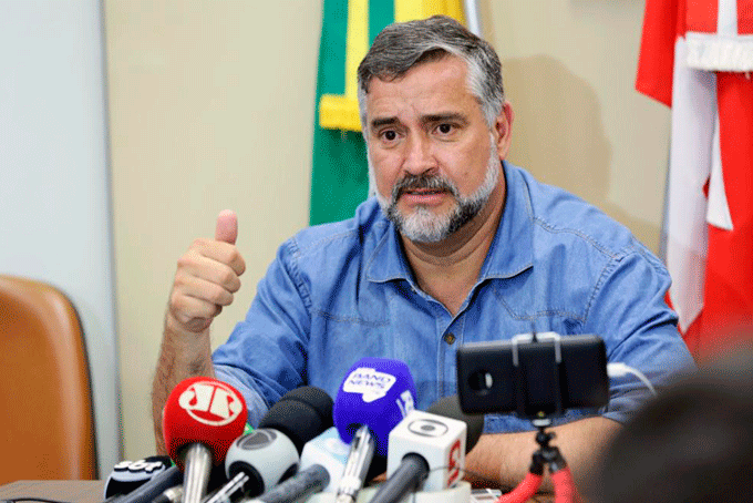 Paulo Pimenta fez uma deferência à ex-presidente Dilma Rousseff durante sua solenidade de posse no cargo no Palácio do Planalto (Najara Araujo/Agência Câmara)
