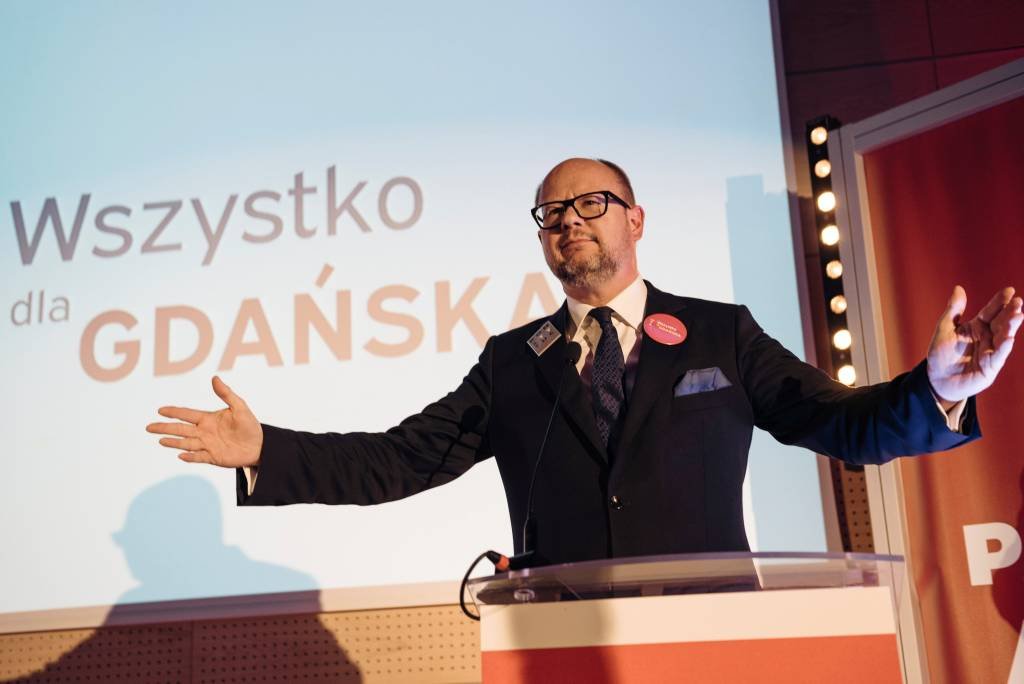 Morre prefeito polonês que foi esfaqueado durante ato público