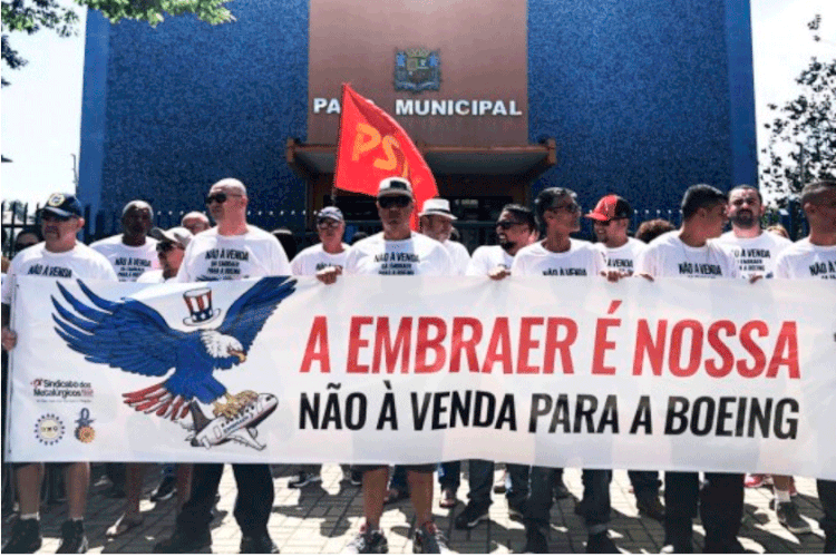 Sindicato dos Metalúrgicos: Ato de protesto terminou em frente à prefeitura da cidade (Sindicato dos Metaúrgicos/Divulgação)