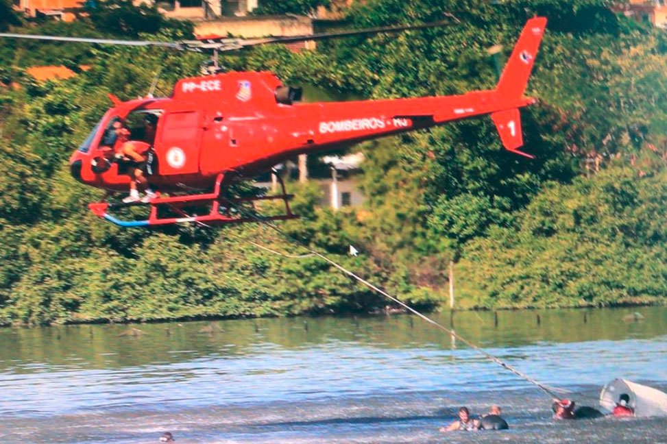 Queda de helicóptero da PM do Rio mata um e fere três