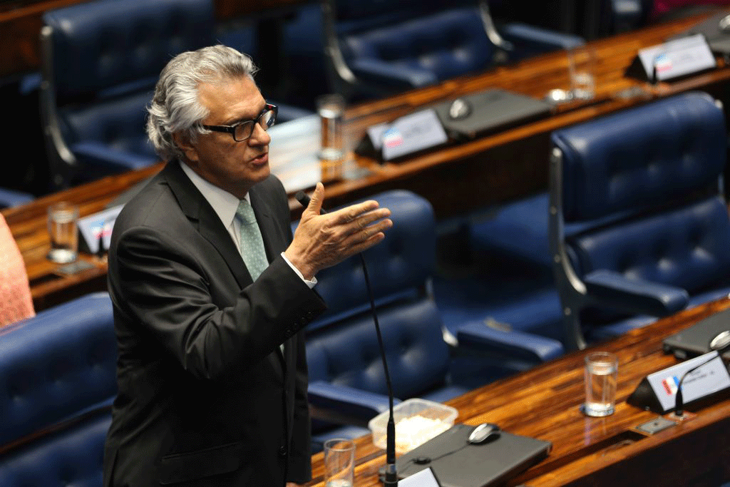 DEM tem de apoiar o governo e arregaçar as mangas, diz Caiado