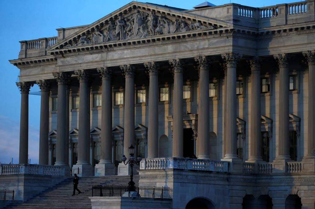 Senado dos EUA leva à votação propostas para encerrar paralisação