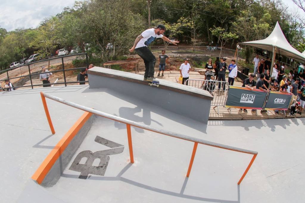 Com apoio da BV, pista de skate da Costeira é entregue em Florianópolis