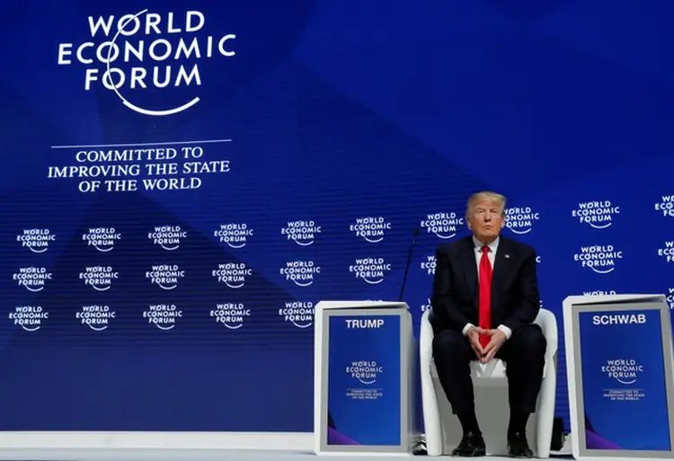 Trump em Davos no ano passado: presidente dos EUA decide que nem ele e nem a delegação americana irão à Suíça (Carlos Barria/Reuters)