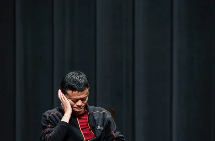 Jack Ma, bilionário e presidente do Alibaba Group Holding Ltd., ouve uma pergunta durante um evento na Universidade de Waseda em Tóquio, Japão, na quarta-feira, 25 de abril de 2018. Foto: Tomohiro Ohsumi/Bloomberg (Tomohiro Ohsumi/Bloomberg)