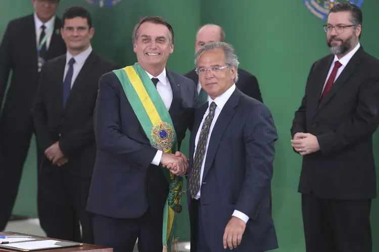 Promessa de campanha, Bolsonaro e Guedes começam a enxugar a máquina pública (Valter Campanato/Agência Brasil)