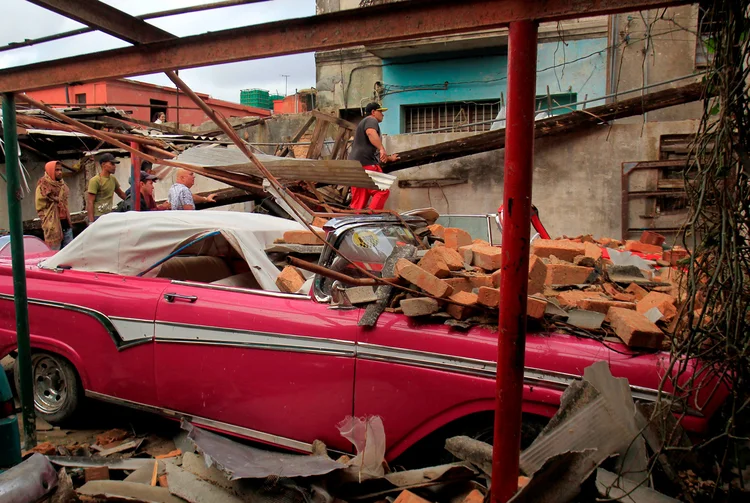 HAVANA: tornado que atingiu Cuba na noite deste domingo já deixou, ao menos, três mortos e 172 feridos / REUTERS/Stringer