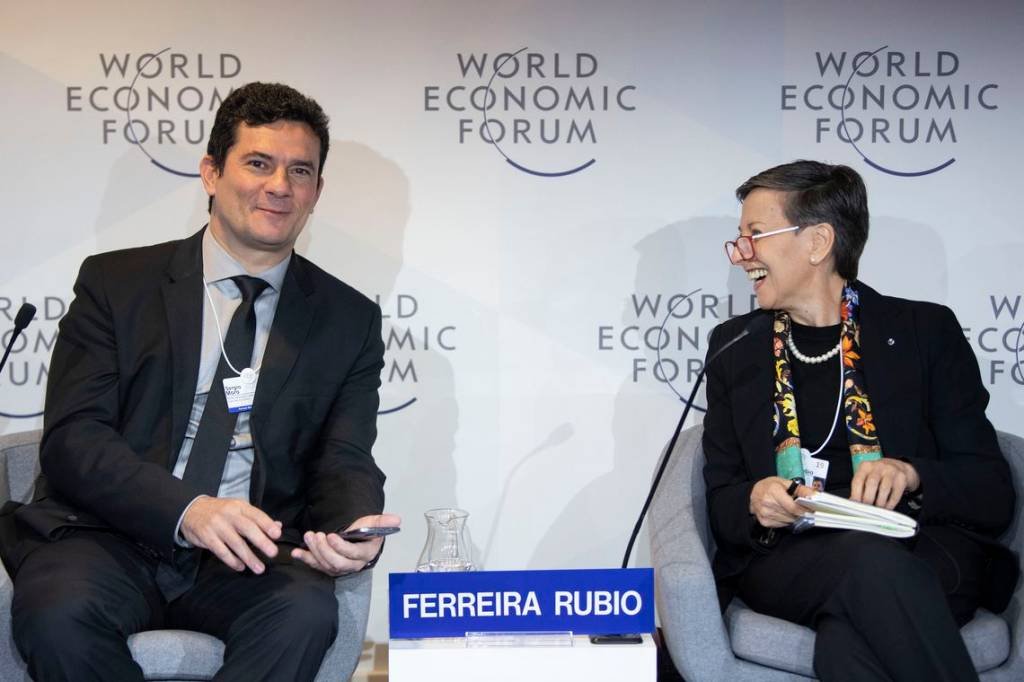 Em Davos, Moro apoia investigação sobre dinheiro chavista no Brasil