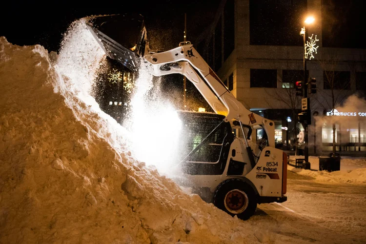 EUA: Ruas das cidades estão cobertas de neve (The Washington Post/Getty Images)