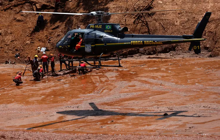 Desastre da Vale: Equipes de resgate buscam vítimas do rompimento da barragem em Brumadinho (Adriano Machado/Reuters)