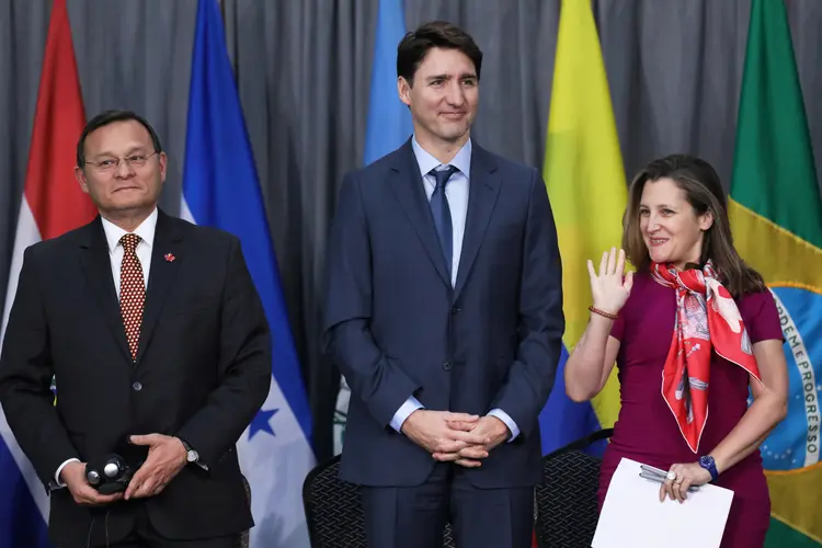 Justin Trudeau: ao centro, o primeiro-ministro canadense na reunião do Grupo de Lima (Chris Wattie/Reuters)