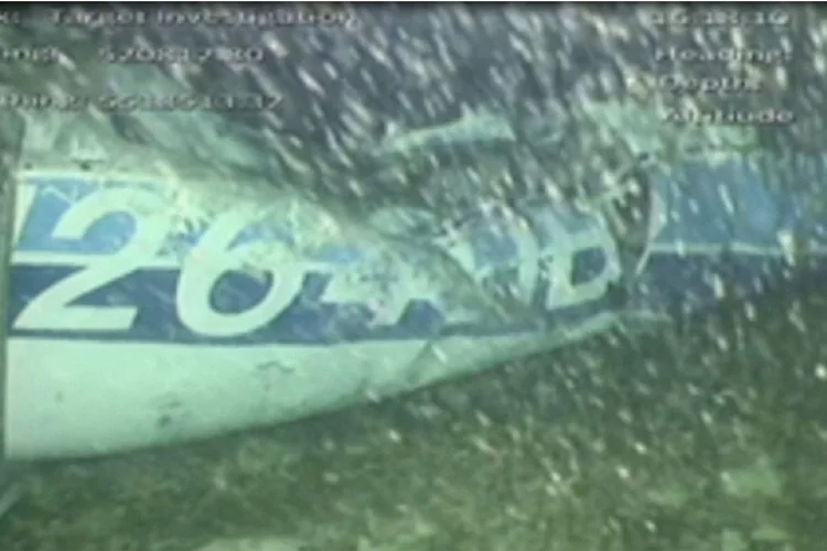 Autoridades britânicas recuperaram o corpo encontrado no avião, submerso no Canal da Mancha, no qual viajavam o jogador argentino Emiliano Sala e seu piloto (AAIB/Reuters)