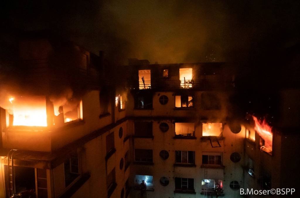 Mulher é presa suspeita de incendiar prédio em Paris; ao menos 10 morreram