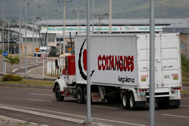 Caminhão chegando em Cucuta, na fronteira entre Colômbia e Venezuela (Luisa Gonzalez/Reuters)