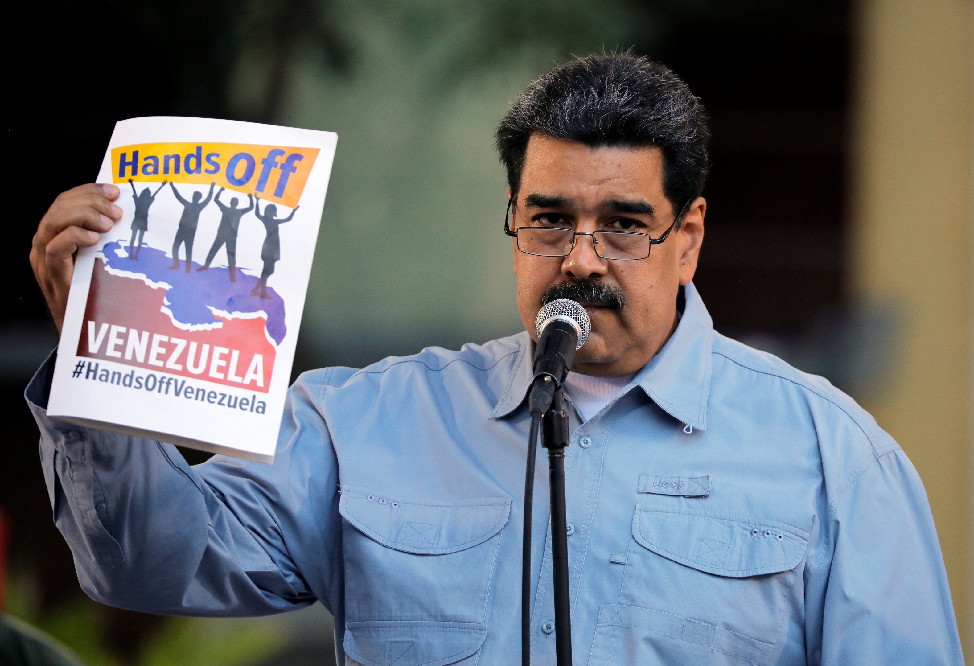 Maduro pede que ministros deixem cargos para reestruturar governo