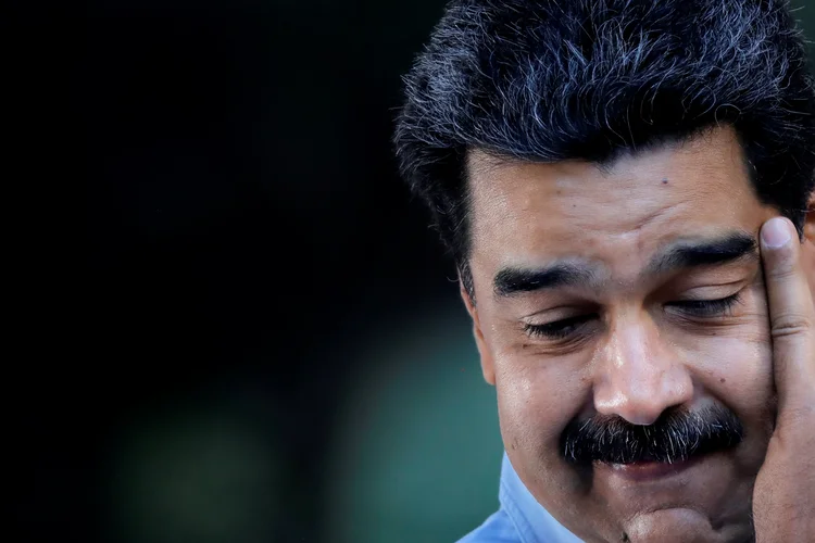 Maduro: a Venezuela sofre uma severa escassez de produtos básicos e uma hiperinflação estima em 10.000.000% em 2019 (Carlos Barria/Reuters)